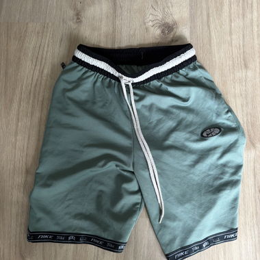 Nike Sport Shorts Grün 