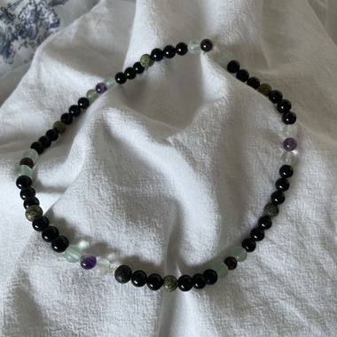 Collana di perle di pietre preziose