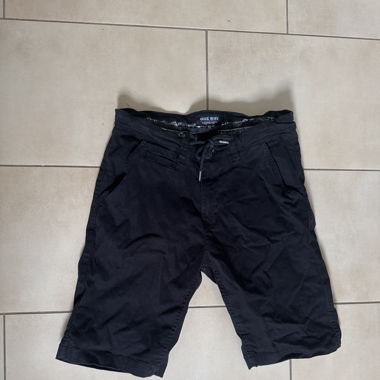 Kurze Schwarze Hose