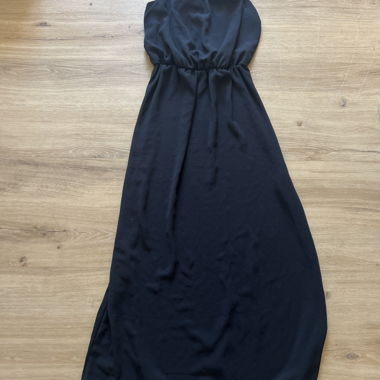 Robe noire longue à bretelles