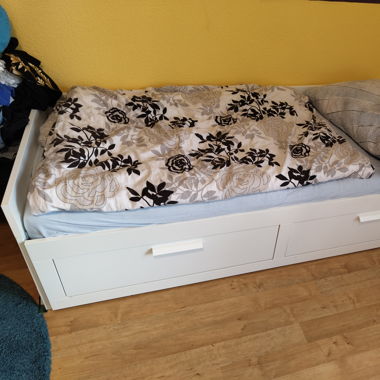 Ausziehbares Bett inklusive 2 matratzen