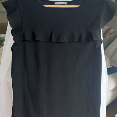 Blusa nera ORSAY con volant