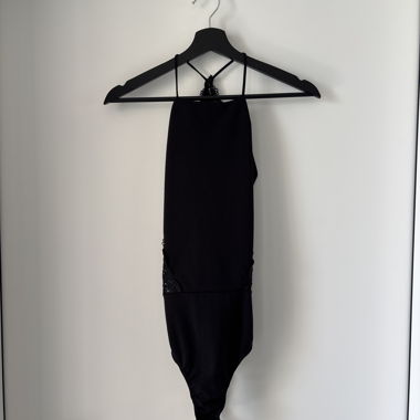 Body noir à décolleté halter