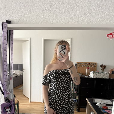 Gepunktetes Kleid