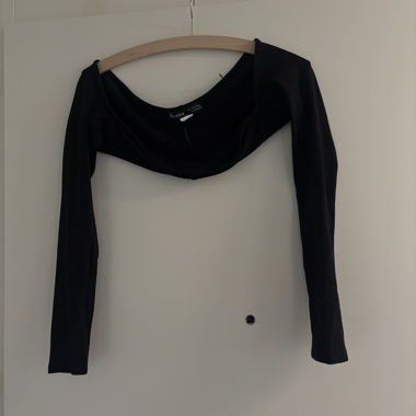 Black Long-Sleeve Crop Top