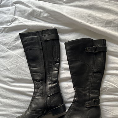 Retro schwarze Lederstiefel