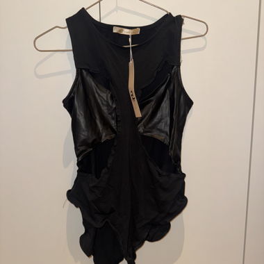 Schwarzes Designer-Top