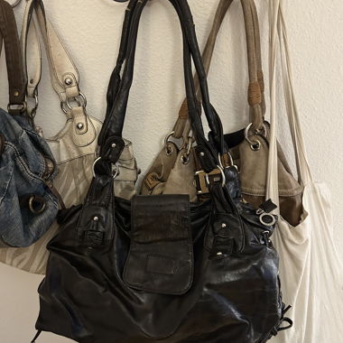 schwarze Tasche