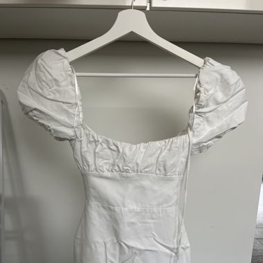 Rückenfreies Kleid