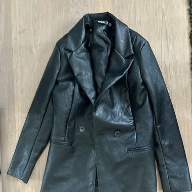 Leather jacket with a collar 