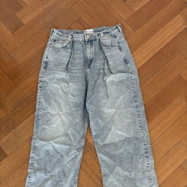 Jeans mit Bundfaltendetail