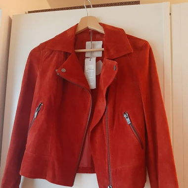 Veste perfecto PIECES en daim, neuve, taille XS
