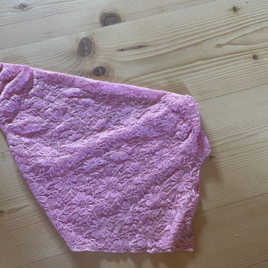 Pinkes floral top asymetrisch