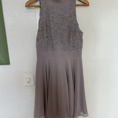 Robe Lipsy ornée mauve argentée