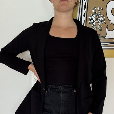 Schwarzer stoffiger Blazer