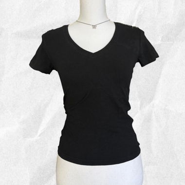 Black fitted tee 