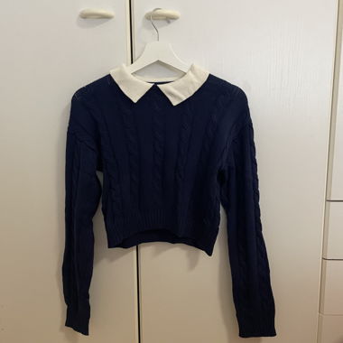 Knitted cropped sweater