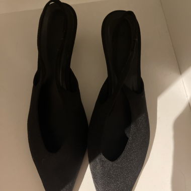 Black Pumps