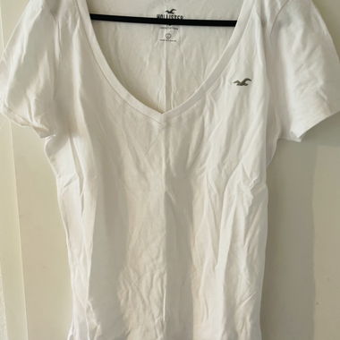 Hollister white V-neck T-shirt size L