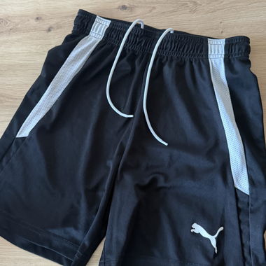 Short Puma noir taille 152 
