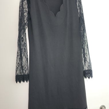 Abito nero in pizzo
