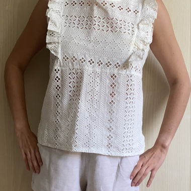 Lace Sleeveless Top