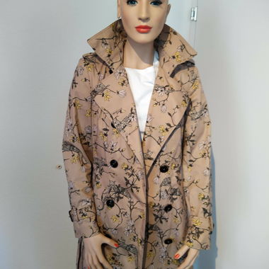 Trench alla moda con stampa animalier di Marc Cain