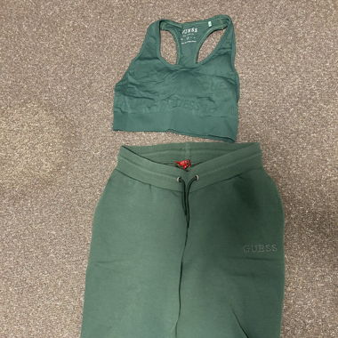  Guess Jogginhose und Sportbh Set