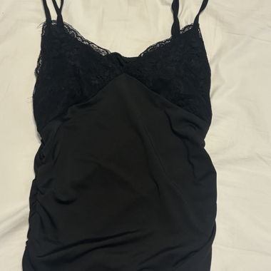 Haut en dentelle noire