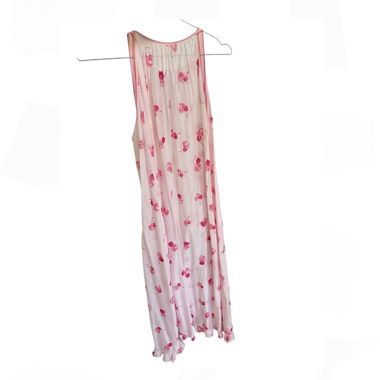 Rosa Kleid mit Blumen