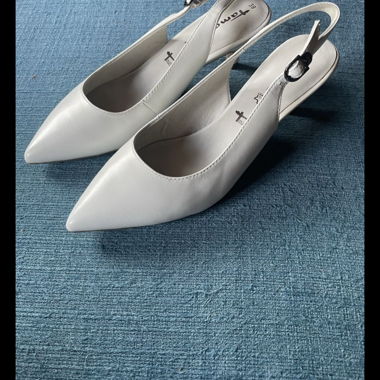 Tamaris Sling Pumps