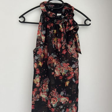 Top con scollo a cuore floreale