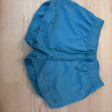 Blaue Badeshorts
