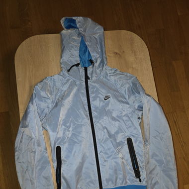 Veste nike en nylon couleur bleu ciel