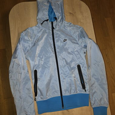 Veste nike en nylon couleur bleu ciel