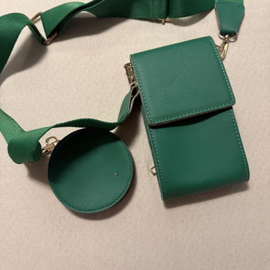 Sac bandoulière vert avec poche ronde