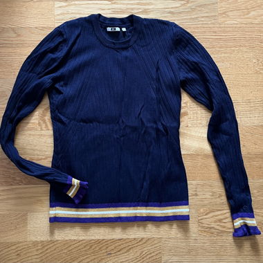 WE Long Sleeve Size S