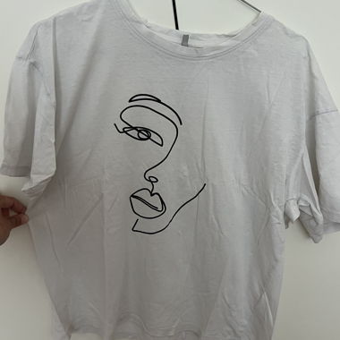 T-shirt blanc motif visage graphique 