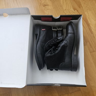 Levi's