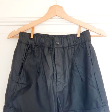 Short noir taille haute