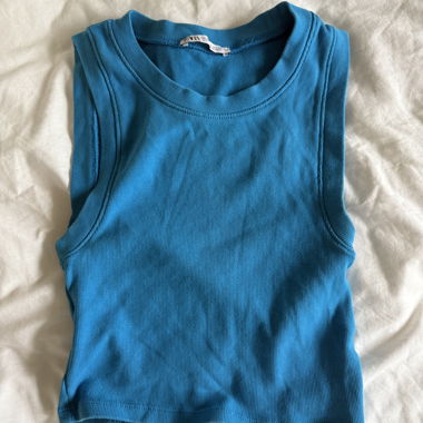 Blue sleeveless croptop