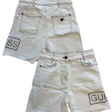 Pantaloncini bianchi del marchio GUESS