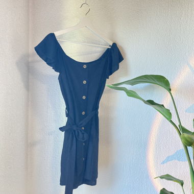 Süsses schwarzes Kleid