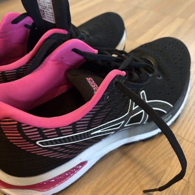 Asics Laufschuhe Damen Grösse 40.5