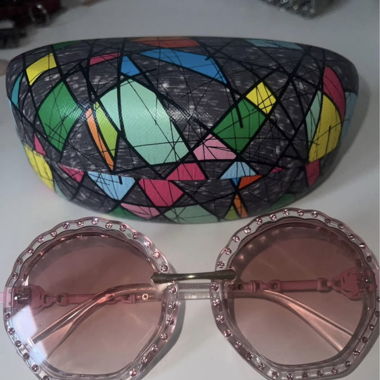 Brille mit runden Rahmen und Strass-Verzierung
