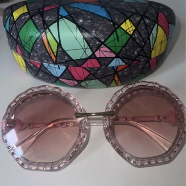 Brille mit runden Rahmen und Strass-Verzierung