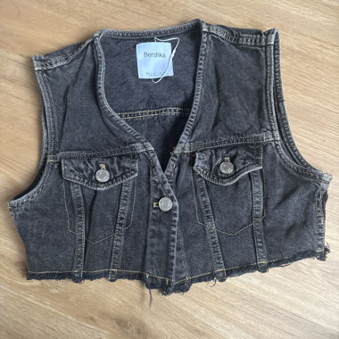 Gilet corto in jeans grigio Bershka