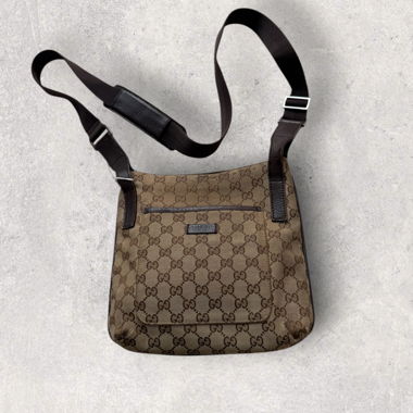 Borsa a tracolla Gucci con motivo GG