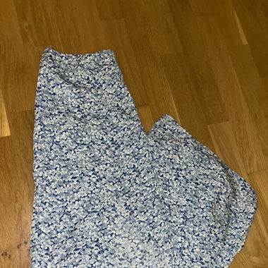Langer Blumenrock mit Schlitz 