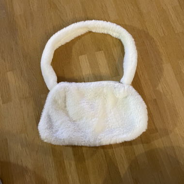 CUTE FLUFFY WHITE BAG